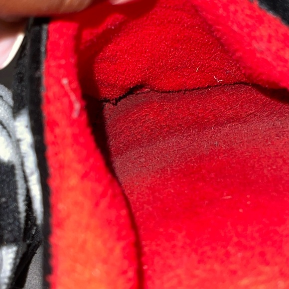 Houndstooth Pattern Slippers with red inside - Picture 5 of 6